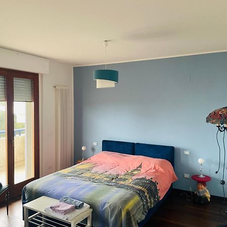 Attico Vista E Fronte Mare Zaffiroblu Con Posto Auto Appartement Montesilvano Marina Buitenkant foto