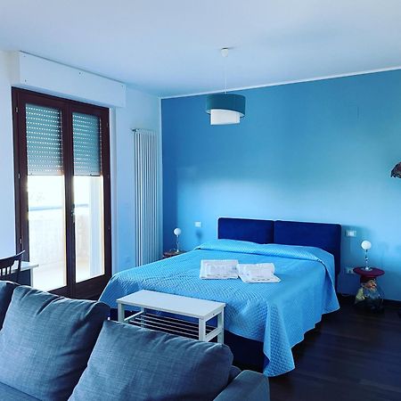 Attico Vista E Fronte Mare Zaffiroblu Con Posto Auto Appartement Montesilvano Marina Buitenkant foto