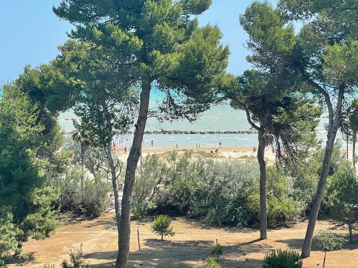 Attico Vista E Fronte Mare Zaffiroblu Con Posto Auto Appartement Montesilvano Marina Buitenkant foto