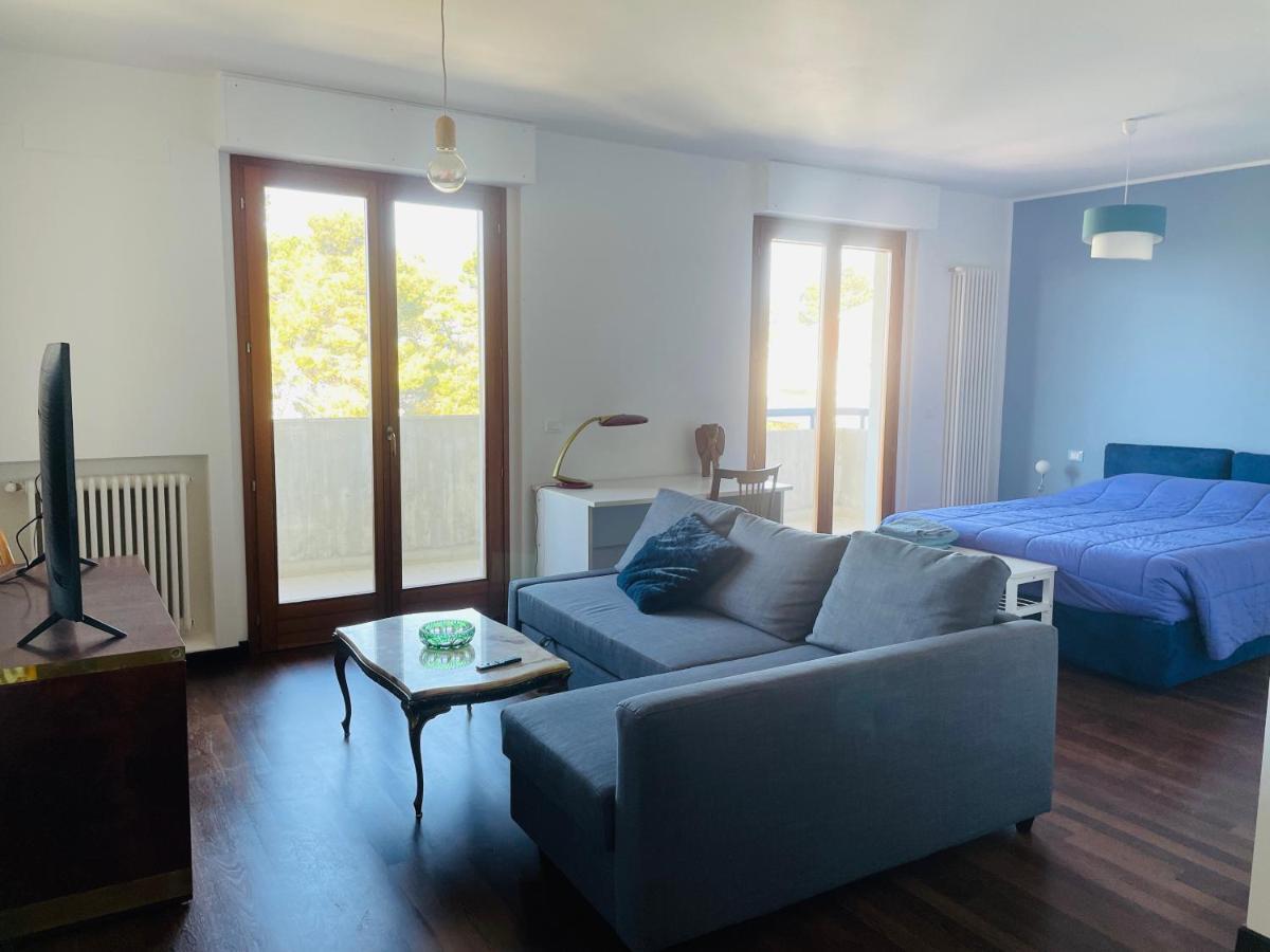 Attico Vista E Fronte Mare Zaffiroblu Con Posto Auto Appartement Montesilvano Marina Buitenkant foto